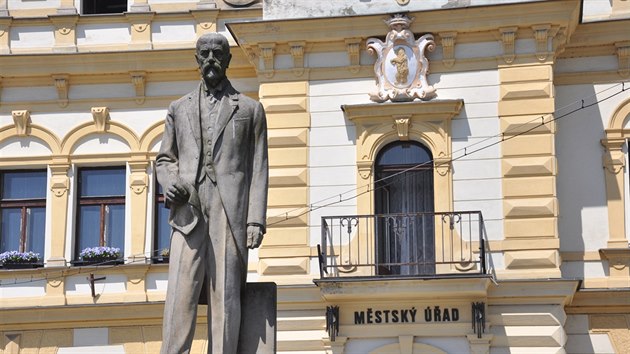 Pbh Masarykovy sochy v Hodkovicch nad Mohelkou kopruje zvraty novodobch eskch djin.