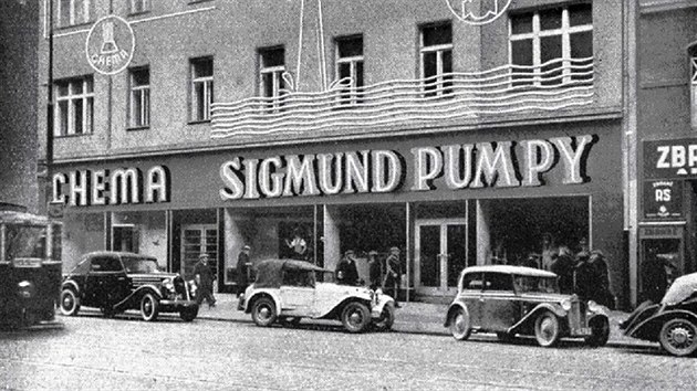 Pražská prvorepubliková prodejna pumpařského kolosu z Lutína, za jehož rozvojem stáli i bratři František a Jan Sigmundovi.