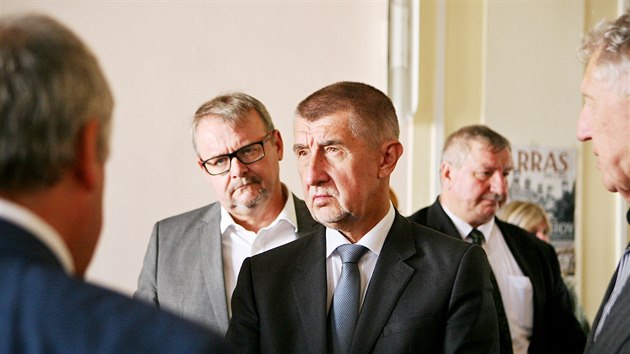 Premir Andrej Babi s nktermi ministry navtvil v ter 5. ervna 2018 esk Budjovice. Setkal se s mstnmi politiky i demonstranty.