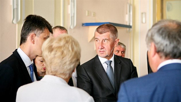Premiér Andrej Babiš s některými ministry navštívil v úterý 5. června 2018 České Budějovice. Setkal se s místními politiky i demonstranty.