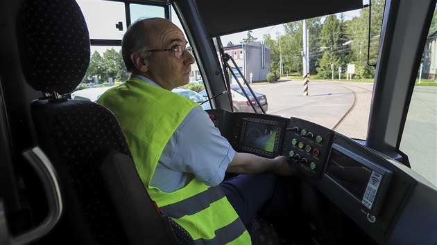 Řidiči si ovládání nových ostravských tramvají velmi pochvalují. (1. června 2018)