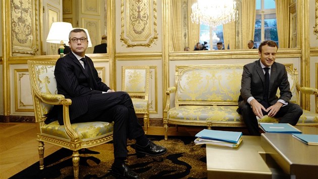 Alexis Kohler (vlevo) je sekretem Elysejskho palce a pravou rukou francouzskho prezidenta Emmanuela Macrona. (20. listopadu 2017)