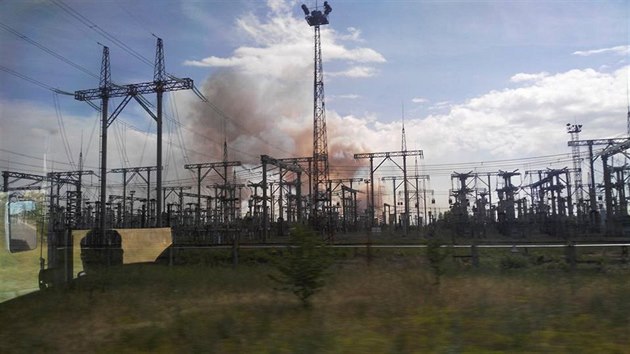 Kolem odstavené jaderné elektrárny Černobyl na Ukrajině hoří les. (5. června 2018)