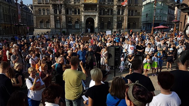 Demonstranti se seli i v Liberci (5. ervna 2018).