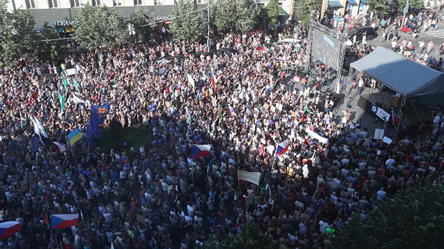 Iniciativa Milion chvilek pro demokracii uspořádala na Václavském náměstí v Praze demonstraci s názvem Jednou provždy, namířenou proti možné vládě Andreje Babiše s podporou komunistů (5. června 2018).