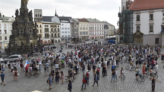Iniciativa Milion chvilek pro demokracii uspořádala na Horním náměstí v Olomouci demonstraci s názvem Jednou provždy, namířenou proti připravované vládě Andreje Babiše s podporou komunistů (5. června 2018).