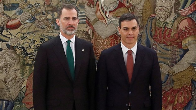 Nov panlsk premir Pedro Snchez a panlsk krl Felipe VI. (2. erven 2018)