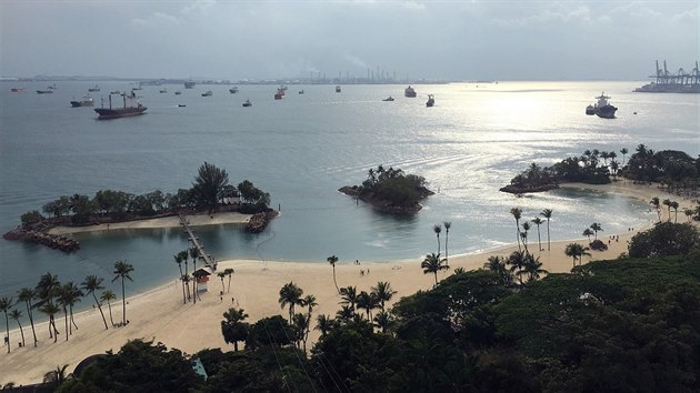 Výhled na pláž singapurského ostrova Sentosa.