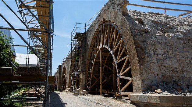 Pokraujc prce na Negrelliho viaduktu (Praha, 7. 6. 2018)