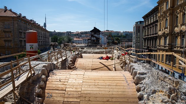 Pokračující práce na Negrelliho viaduktu (Praha, 7. 6. 2018)