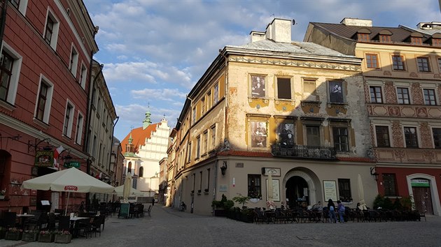 V poněkud oprýskané budově v srdci Lublinu sídlí restaurace Mandragora.