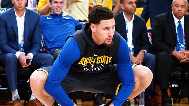 Klay Thompson z Golden State se rozcviuje ped druhm finle NBA.