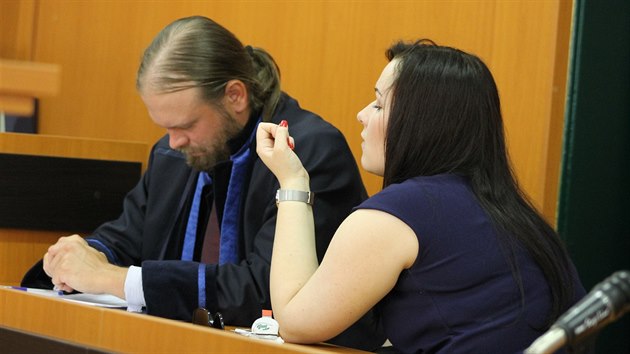 Obalovan Simona Prgrov ped litomickm soudem.