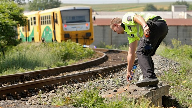 Na železničním přejezdu v Chrástu u Plzně se  srazil vlak s osobním vozidlem. Jeho řidič na místě zemřel. (4. 6. 2018)