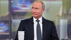Ruský prezident Vladimir Putin bhem televizní besedy s obany (7. ervna 2018)