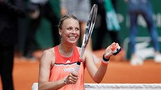 Anett Kontaveitová slaví postup do osmifinále Roland Garros.