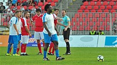 Wilfried Bony na rozluce Luboe Kaloudy na stadionu v Brn.