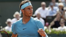 Rafael Nadal slaví povedenou výmnu v semifinále Roland Garros.
