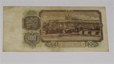 Rubová strana stokorunové bankovky, která zaala platit po mnové reform v...