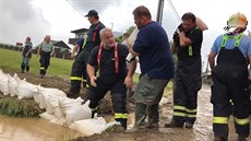 Ve Větřkovicích na Opavsku zasahovali hasiči po přívalech deště
