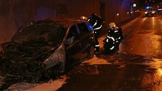 Zásah u hoícího auta v tunelu Panenská na D8 (4. ervna 2018)