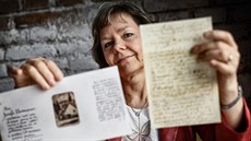 Grafoložka Helena Baková s rukopisy historických osobností (22. května 2018)