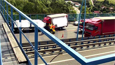 Nehoda dvou kamion� za Lochkovským tunelem zastavila dopravu ve sm�ru na Plze�....