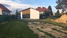 Práv� tady, u východu francouzskými okny na budoucí terasu, si majitel vysnil...