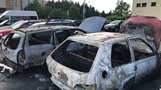 Poár nkolika aut v ulici Nad Opatovem. (4.6.2018)