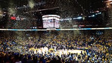 V Oaklandu slaví výhru Golden State v prvním finálovém zápase NBA.