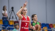 Česká basketbalistka Kristýna Brabencová hlásí signál.