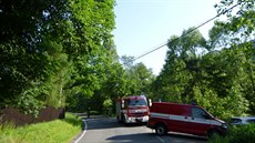 Traktor urazil sloupy telefonního vedení v Jívce na Trutnovsku.