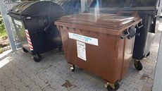 Hnědé kontejnery na bioodpad v Hradci Králové.