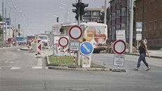 Dlouhá ulice v Plzni se po rekonstrukci otevře pro veškerou dopravu. Ubylo zde...