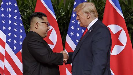 Donald Trump a Kim ong-un na jednn v Singapuru (12. ervna 2018)