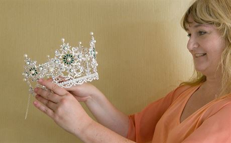 Speciální korunku pro eskou královnu krásy vyrobila jablonecká firma enýr...