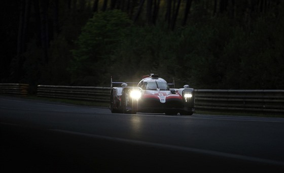 Vytrvalostní automobilový závod 24 hodin Le Mans, vítězná posádka ve sožení:...
