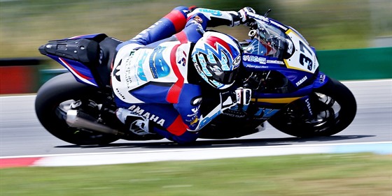 Ondřej Ježek řídí svou motorku na mistrovství světa superbiků v Brně.