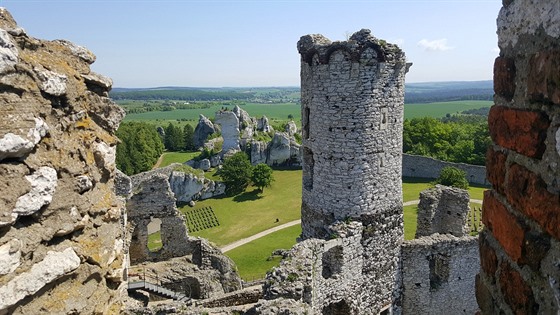 Tém dv st kilometr dlouhá linie opevnná hrady vznikla na ochranu Polského...