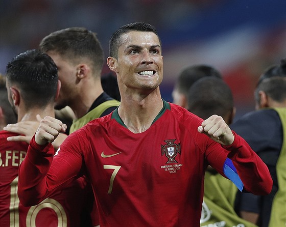 KDO JINÝ. Cristiano Ronalda, portugalská hvzda, oslavuje jeden ze svých gól v...