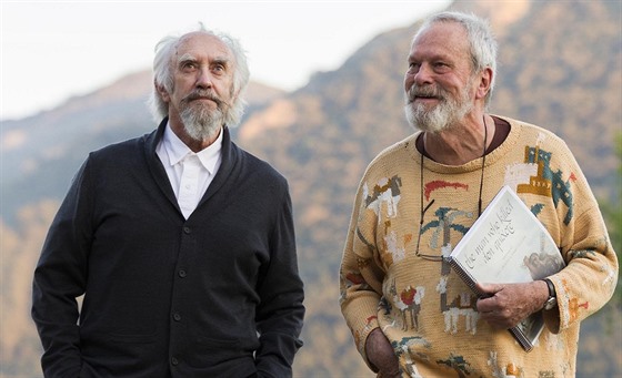 Herec Jonathan Pryce a režisér Terry Gilliam při natáčení filmu Muž, který...