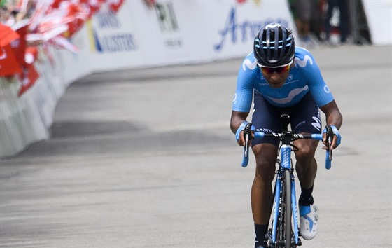 Nairo Quintana z Movistaru si jede pro vítzství v sedmé etap Kolem výcarska.
