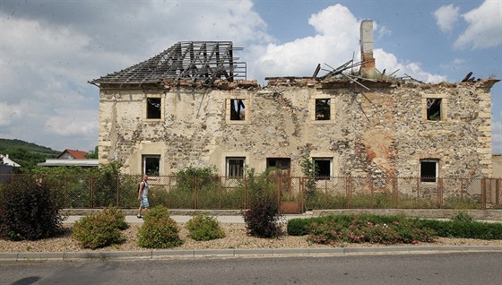 Tvrz v Hrobčicích byla po 2. světové válce zestátněna a od té doby chátrá. 