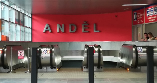 Po devítimsíní rekonstrukci se otevel výstup ze stanice metra Andl (11....