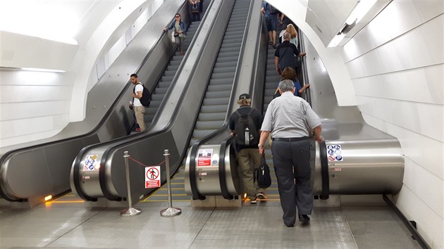 Eskalátory ve stanici metra Anděl