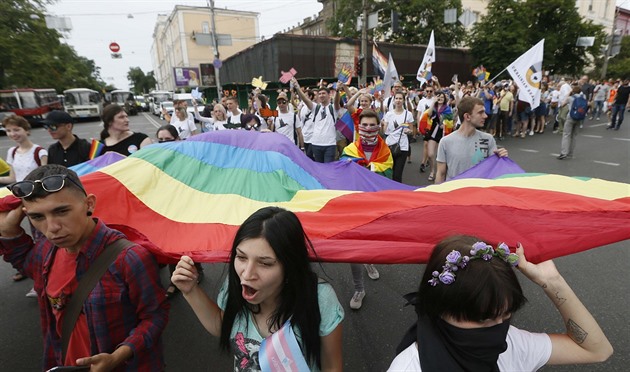 Ukrajina i ve válce podepsala Istanbulskou úmluvu. Řešit bude i sňatky homosexuálů