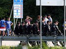 Chorvattí policisté u msta Velika Kladua na hranicích Bosny, kam byli...