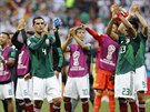 Fotbalisté Mexika slaví výhru nad Německem.