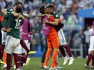 Fotbalisté Mexika v euforii slaví vítězství nad obhájci titulu z Německa.