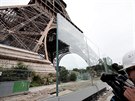 Nové bezpenostní bariéry v okolí Eiffelovy ve v Paíi